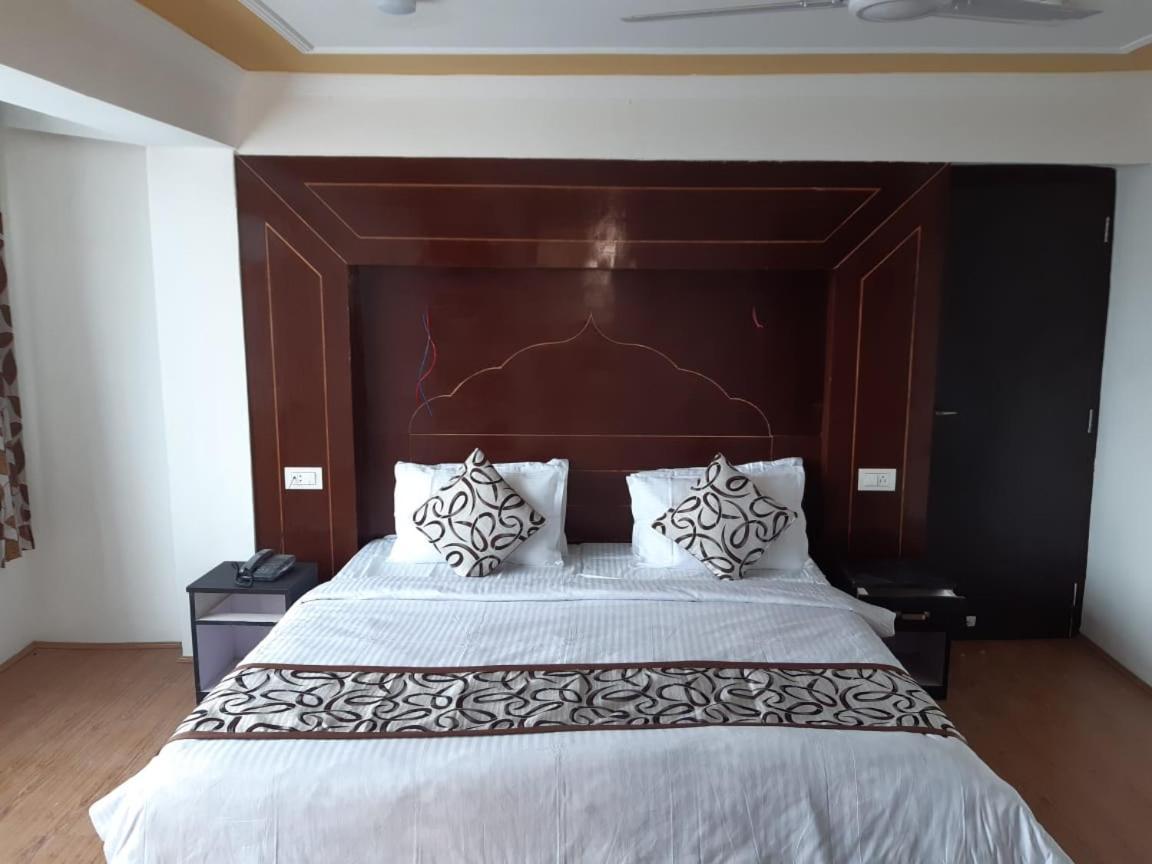 Hotel D Indian Kargil Exterior photo
